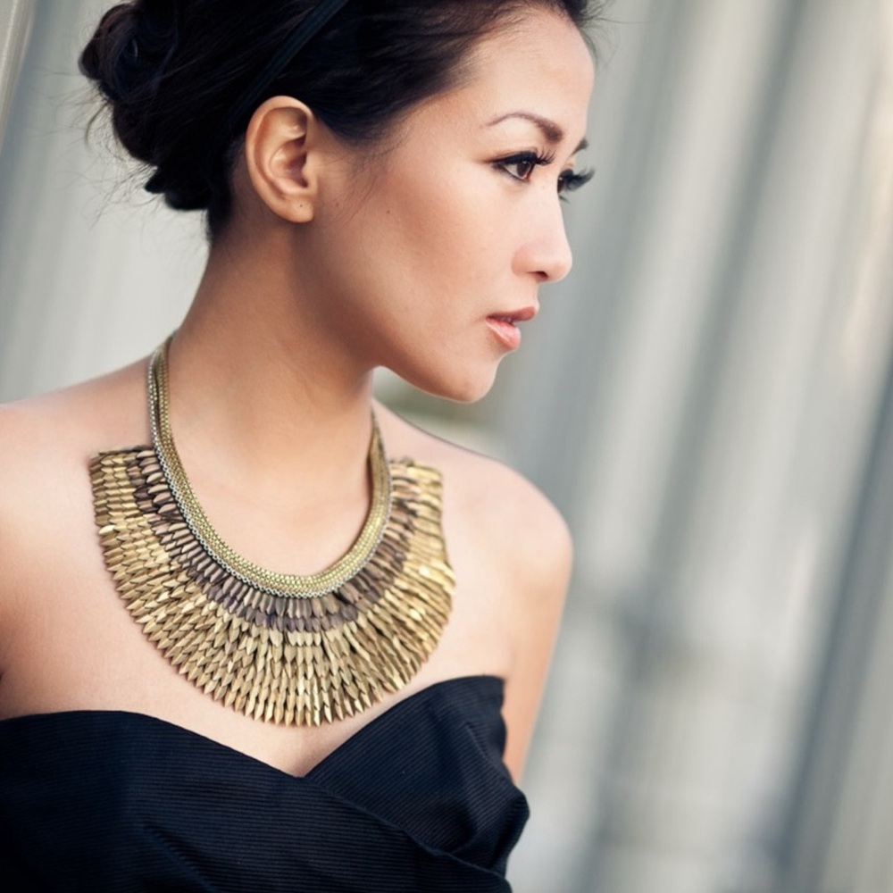 Excellent Stella & Dot Gold/ Bronze Pegasus Necklace
